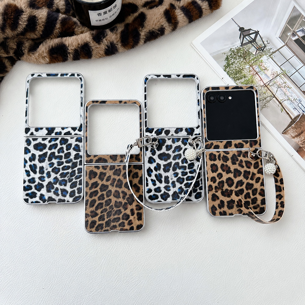 Vintage Item - Leopar Baskılı Katlanabilir Kapaklı Telefon Kılıfı